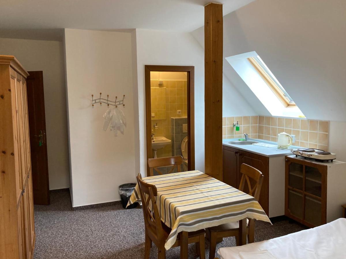 Chalupa A Apartmany Lojka Benecko Extérieur photo
