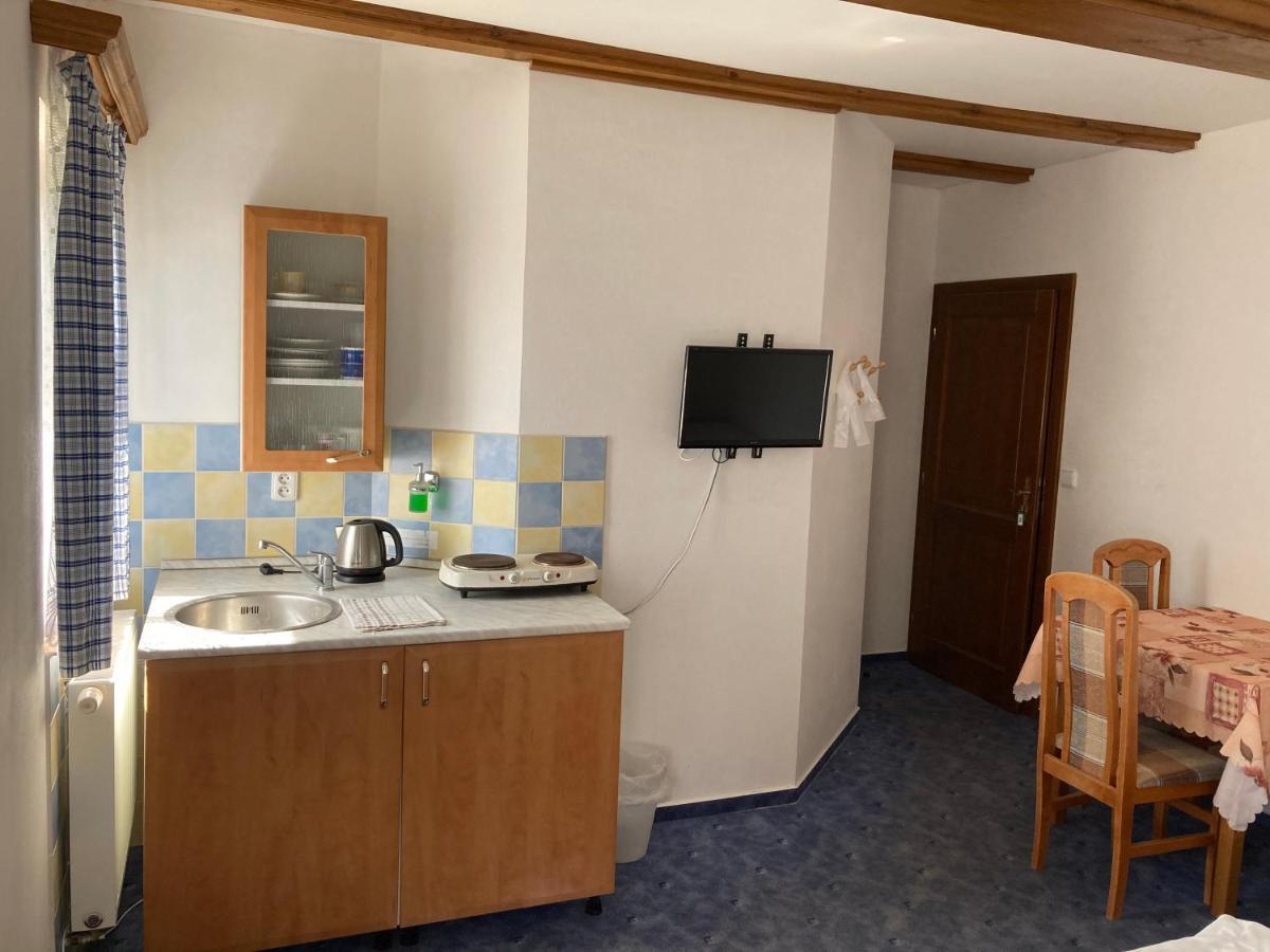 Chalupa A Apartmany Lojka Benecko Extérieur photo